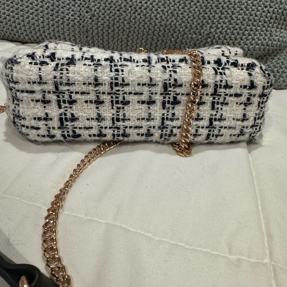H&M Monochrome Tweed Crossbody Bag with Gold Chain - Picture 4 of 7